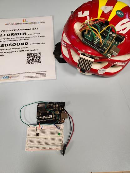 Due progetti con Arduino: un casco per bici con arduino e matrice led 8x8 per segnalare le svolte e una breadboard con pulsante per calcolare il tempo di reazione.
