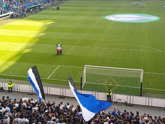 Das Volksparkstadion vorm Anpfiff/das DFB Frauen Pokal  Halbfinale