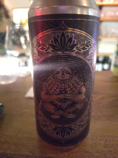 Eine Bierdose mit lustigen Etikett.