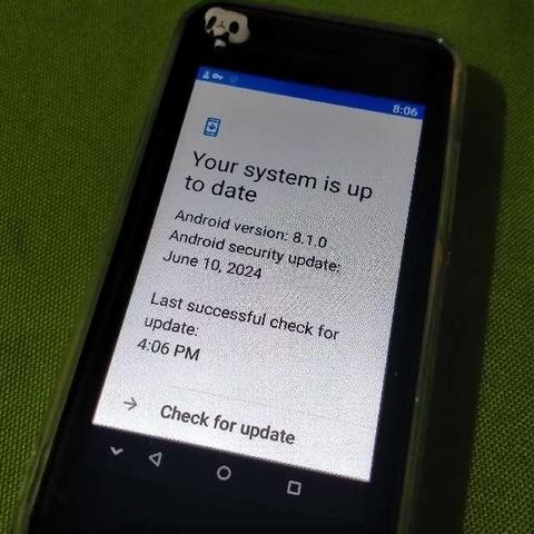 Photo of a mini 3.5" phone with the Update info  saying it has Android 8
