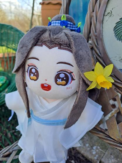 lianlian with a little yellow daffodil in his hair