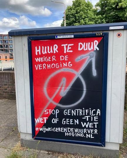 Billbord with in diagonal red and black colour with silver squad sign  , in white: huur te duur, weiger de verhoging, stop de gentrificatie, wet of geen wet #wijweigerendehuurverhoging