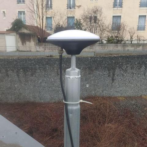 Antenne GNSS du site CMON