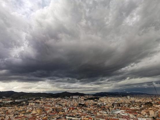 Cielo cubierto de nubes en Barcelona