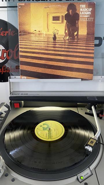 Vinyl LP „Syd Barrett - The Madcap Laughs“ auf einem Plattenspieler.