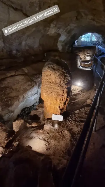 Ghar Dalam Höhle