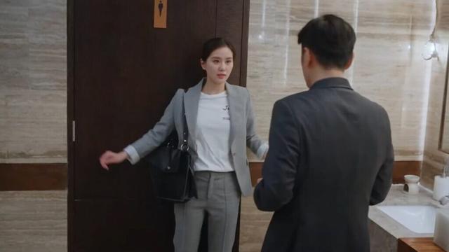 女職員男廁智鬥千億總裁，10分鐘簽下萬億合同！#ChineseTelevisionDramas #中國電視劇 #倫理劇 #甜寵劇#短劇