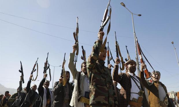 Rebeldes hutíes en la capital de Yemen, Saná, en una imagen de archivo (Osamah Yahya / Zuma Press / Contactophoto vía Europa Press)