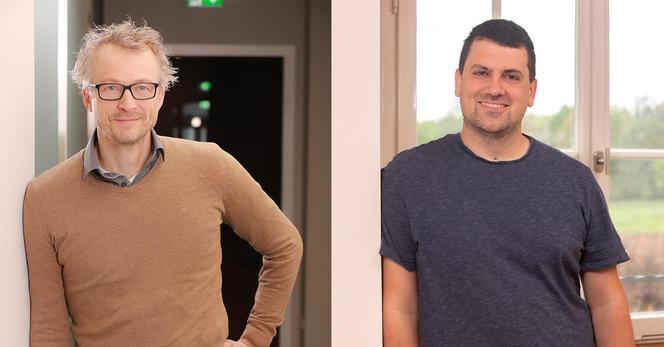 Portrait of Holger Keibel (left) and Olmo Barberis (right). Holger wears glasses, a grey shirt and brown pullover leaning against a wall. Olmo wears a blue shirt and is also leaning against a wall.