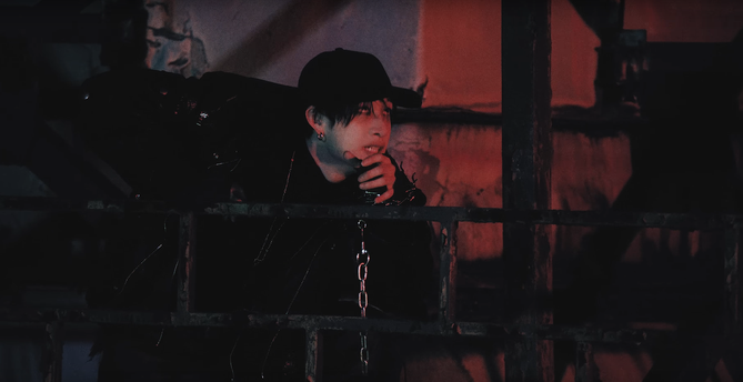 Bang Chan's lighting goes from blue to red, seeming to indicate that he's made a decision to go back into danger himself for Hyunjin's sake