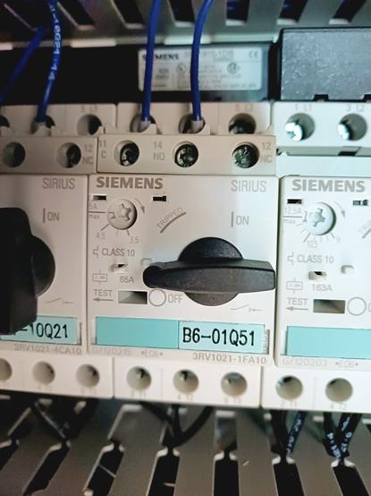 Close-up of the motor protection switch, what's currently switched off.
It is labeled with "B6-01Q51"