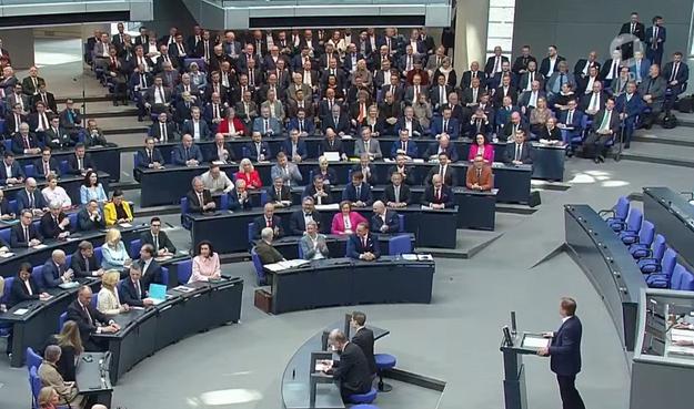 152 AFDler im Parlament
