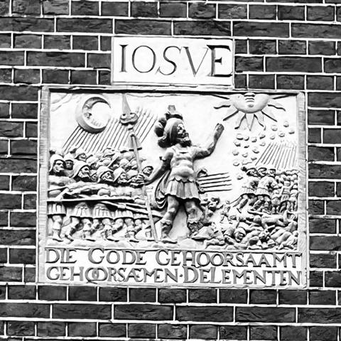 Gable stone at Nieuwe Amstelstraat.