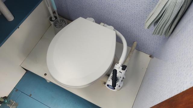 The newly refitted toilet seat on Singing the Blues.