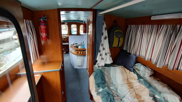 The aft cabin of Singing the Blues