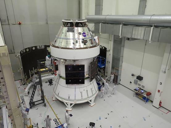 Artemis_II_Orion_SAJ_Preps_(KSC-20250310-PH-APT01_0003).jpg