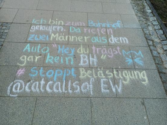 Ich bin zum Bahnhof gelaufen. Da riefen zwei Männer aus dem Auto "Hey du trägst gar kein BH" (Cat Smiley)
#StopptBelästigung
@catcallsofEW