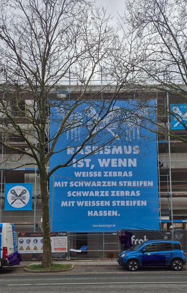 RASCISMUS IST, WENN WEISSE ZEBRAS MIT SCHWARZEN STREIFEN SCHWARZE ZEBRAS MIT WEISSEN STREIFEN HASSEN.

BONNINGER
www.boenninger.de