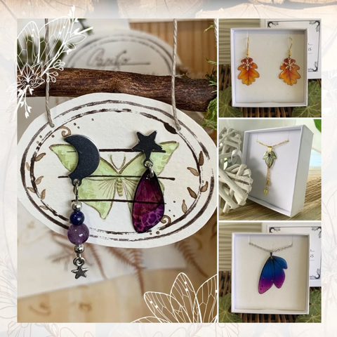 Quatre photos de créations : boucles d’oreilles asymétriques avec aile de fée et pierres d’améthyste, boucles d’oreilles feuilles de chêne et flocon doré, collier Elférique (aile de fée lierre) avec des chaînes délicatement tombantes dorées, un pendentif avec une fée triple et coloris nuit étoilée violet intense