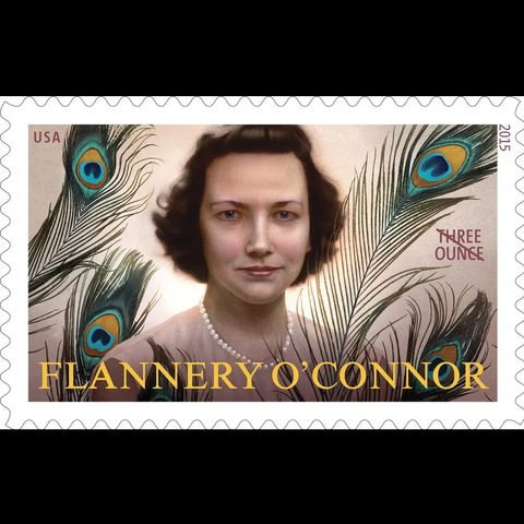 Timbre postal au format paysage. 

Sur fond crème décoré de grandes plumes de paons apparait le visage d'une jeune femme blanche (l'écrivaine américaine Flannery O'Connor). Ses cheveux châtains foncés sont coupés courts. Elle sourit paisiblement dans la direction du spectateur. Elle porte un haut rose sans manches et un collier de perles blanches autour du cou. 

En haut à gauche, en tout petit et en marron : « USA ».

En haut à droite, dans la marge, id. : « 2015 ».

Au milieu à droite, en plus grand et toujours en marron, barré d'un trait oblique : « THREE OUNCES ».

En bas, en très grand et en jaune : « FLANNERY O'CONNOR ».