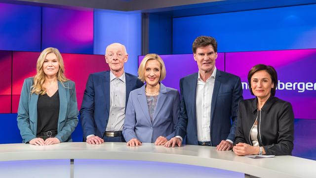 Gruppenfoto nach der Sendung:

    Angelika Hellemann (Politikredakteurin der Bild-Zeitung)
    Friedrich Küppersbusch (Journalist)
    Petra Gerster (Moderatorin und Autorin)
    Carsten Maschmeyer (Unternehmer)
    Sandra Maischberger (Moderatorin)