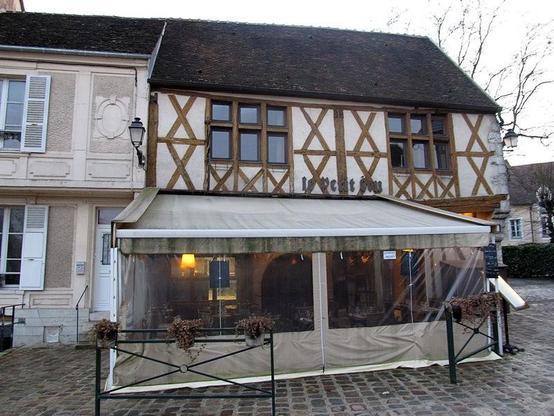 Maison à #Provins (#SeineEtMarne) Construction XIIe siècle, XIVe siècle. Façades et toitures ; cave voûtée : inscription par arrêté du 15 janvier 1962.
Suite 👉 https://monumentum.fr/monument-historique/pa00087220/provins-maison
#Patrimoine #MonumentHistorique
Photo CC-BY-SA 4.0 : NickK