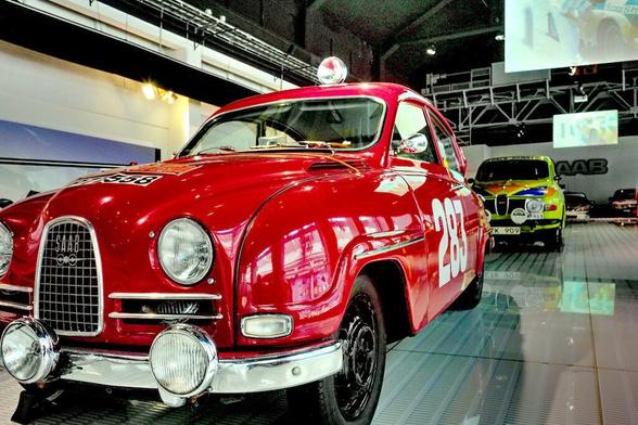 #saab #saabcars #rot #red #oldtimer #oldtimerphotography #oldtimerfotografie #saabmuseum #trollhättan #schweden #sverige #sweden #leica #elmarit28 #28mm #1950s #1950ger #1960s #1960er #youngtimer #automobilfotografie #oldtimertreffen