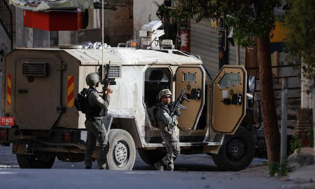 Soldados Israel (IDF), en las inmediaciones de un campamento de refugiados en Ein Beit el Ma, cerca de Nablús (Cisjordania ocupada). (REUTERS/Mohammed Torokman)