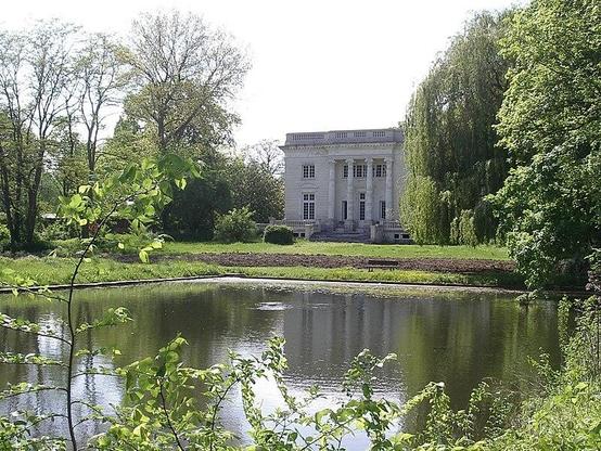 Château dit de l'Abbaye et parc de l'ancienne abbaye de Cysoing à #Cysoing (#Nord) A la Révolution, l'abbaye devient bien national et est vendue par lots. Les deux tiers sont acquis par l'avocat Philippe Joseph...
Suite 👉 https://monumentum.fr/monument-historique/pa59000139/cysoing-chateau-dit-de-labbaye-et-parc-de-lancienne-abbaye-de-cysoing
#Patrimoine #MonumentHistorique
Photo CC-BY-SA 4.0 : Codepem