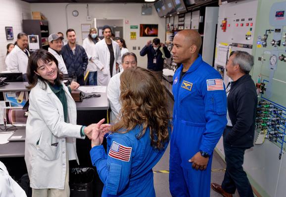 Orion_Astronauts_Visit_Ames_Entry_Systems_and_Technology_Divisio_(ACD25-0023-022).jpg