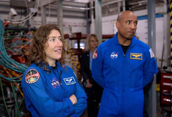 Orion_Astronauts_Visit_Ames_Entry_Systems_and_Technology_Divisio_(ACD25-0023-024).jpg