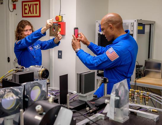 Orion_Astronauts_Visit_Ames_Entry_Systems_and_Technology_Divisio_(ACD25-0023-030).jpg