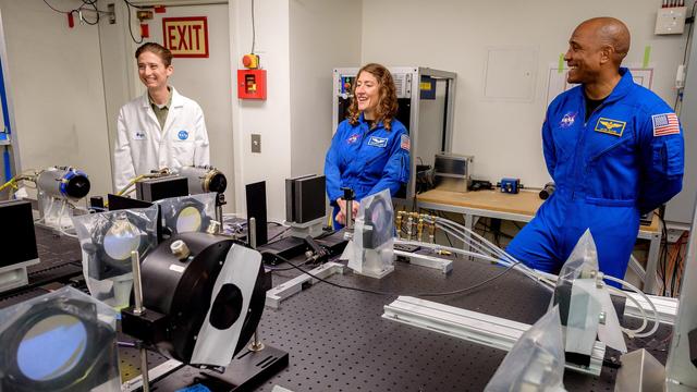 Orion_Astronauts_Visit_Ames_Entry_Systems_and_Technology_Divisio_(ACD25-0023-027).jpg