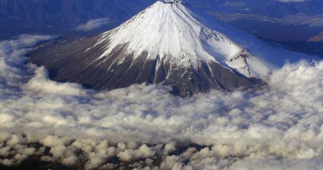Japan imposes new rules to climb Mt. Fuji to fight overtourism