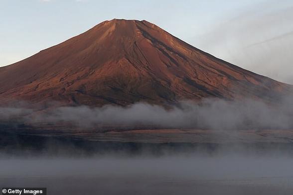 OCTOBER 31: Mount Fuji remained snowless