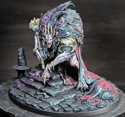 A magnificently painted ghoul giant with a crown, a cape with a fur collar in which skulls and faces are not being happy. It's phenomenal