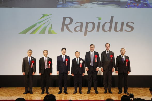Commemorative photo at the ceremony, from left to right; Mr. Naohiko Yokoshima (President, NEDO); Mr. Toshikazu Okuya (Deputy Director-General, Commerce and Information Policy Bureau, METI); Mr. Naomichi Suzuki (Governor of Hokkaido); Dr. Atsuyoshi Koike (CEO, Rapidus); Mr. Jim Koonmen (EVP/CCO, ASML); H.E. Mr. Gilles Beschoor Plug (Ambassador of the Kingdom of Netherlands to Japan); Mr. Ryuichi Yokota (Mayor of Chitose City)