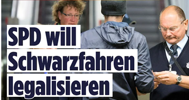 Das Bild zeigt drei Personen in einem öffentlichen Raum, möglicherweise einem Bahnhof oder Flughafen. Im Vordergrund steht ein Mann mit einem dunklen Kapuzenpullover und einer Mütze, der sich zu einer Frau mit kurzen, welligen Haaren und Brille dreht. Die Frau scheint etwas zu erklären oder zu diskutieren. Rechts steht ein Mann in einem dunklen Pullover und Krawatte, der auf sein Smartphone blickt. Der Hintergrund ist unscharf, aber man erkennt eine Aufzugstür. Über dem Bild steht in großen, blauen Buchstaben auf weißem Hintergrund: "SPD will Schwarzfahren legalisieren."
