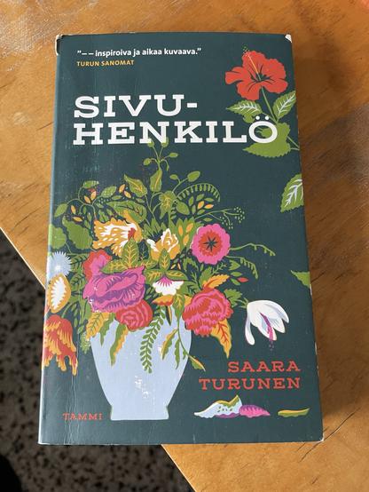 Sivuhenkilö by Saara Turunen