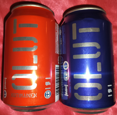 Kaksi oluttölkkiä.
Vasemmanpuoleinen on punainen. Siinä lukee isolla ”OLUT” ja pienellä ”KOTIMAINEN”.
Oikeanpuoleinen on sininen. Tekstinä on pelkkä ”OLUT” samalla fontilla kuin punaisessa.
Molemmissa on samanlaiset merkinnät pakkauskoosta (0,33 l), alkoholipitoisuudesta (4,2 til-%), Lidlin ”Valmistettu Suomessa” -merkki sekä ”Hyvää Suomesta” -joutsenlippumerkki.