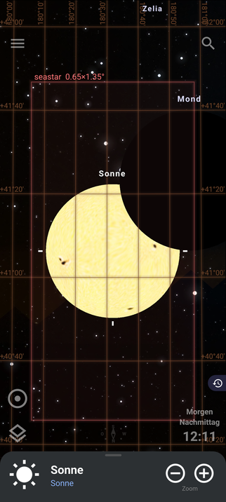 Ansicht partielle Sonnenfinsternis. Der Mond bedeckt die obere rechte Seite der Sonne