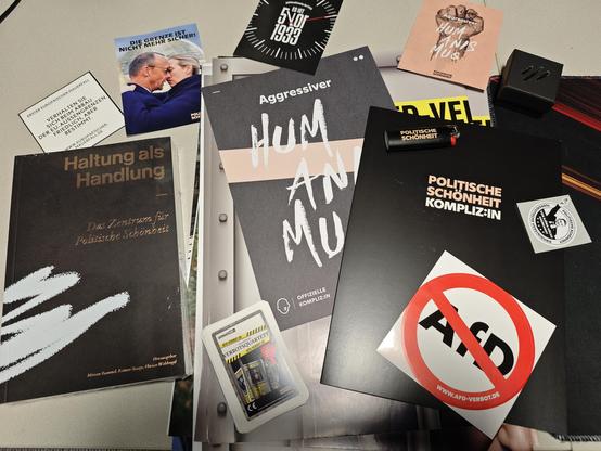 Diverse Aufkleber, Plakate und Postkarten vom Zentrum für Politische Schönheit.