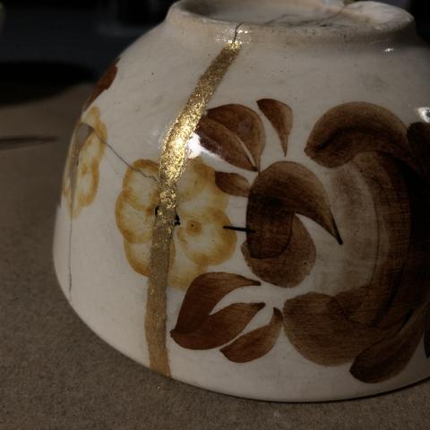 A bowl with single line of gold mica shining; work in progress.