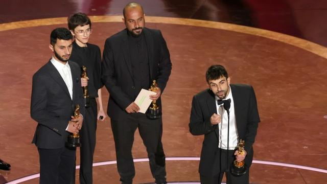 The four directors of No Man's Land collecting their Oscars