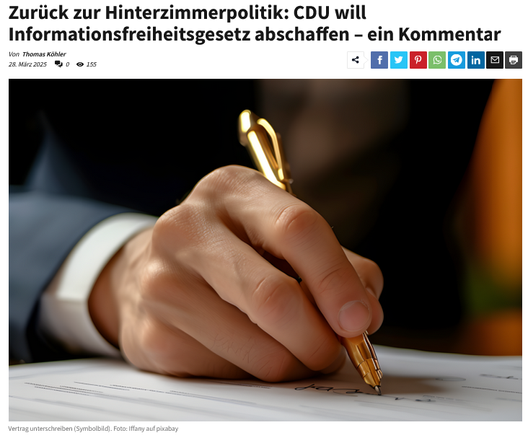 Hand mit Stift bei Unterschriftsleistung
