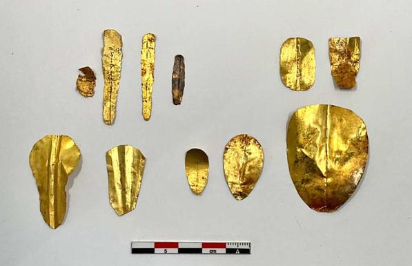 Mummia con lingua d’oro scoperta a Oxyrhynchus, periodo tolemaico, Egitto