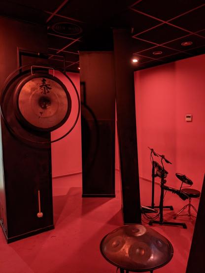 Sala roja del Museo interactivo de la Musica de Málaga