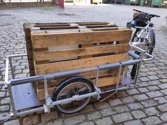TrudeTrailer mit 4 Europaletten
