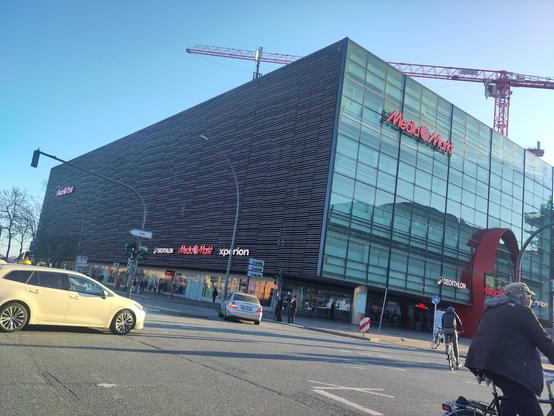 Neues Saturn/MediaMarkt "Xperion" Geschäft.
Allein 160 Gaming Plätze im ab 18 Bereich, läuft bei dennen!