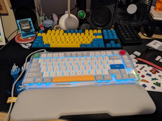 A 75% keyboard with breathing blue lights behind it.
The body is clear to the lights are shining through